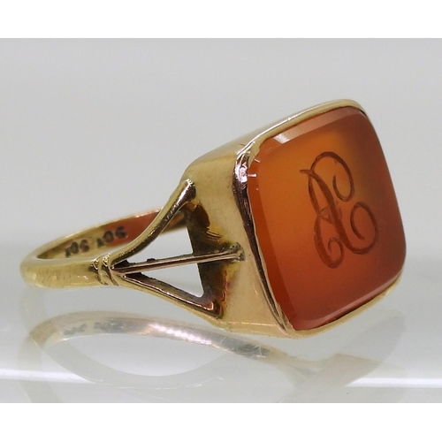 823 - A 9ct gold intaglio monogramed carnelian signet ring, size approx T, weight 5gms