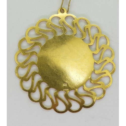 833 - An Italian made 21k gold pendant with the Emblem of Saudi Arabia, weight 13.2gms together with a bri... 