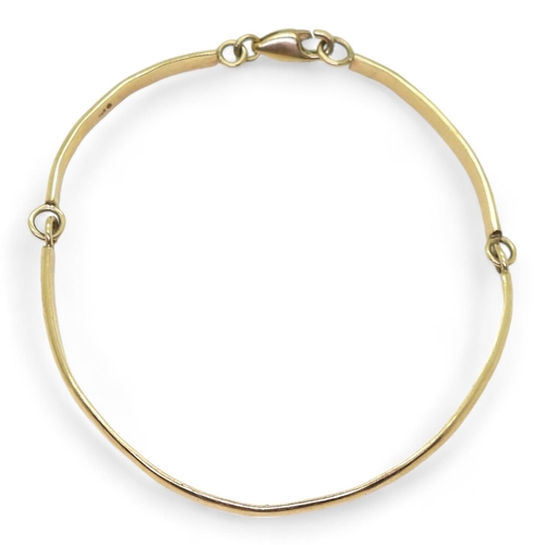 842 - A 9ct gold articulated bangle, weight 10gms