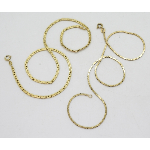 846 - A 9ct gold fancy 42cm, flattened curb chain necklace, and a 9ct 40cm zig zag chain weight together 1... 