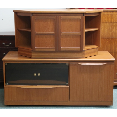 74 - A lot comprising a 20th century Parker Knoll TV cabinet, 52cm high x 100cm wide x 49cm deep and a mi... 