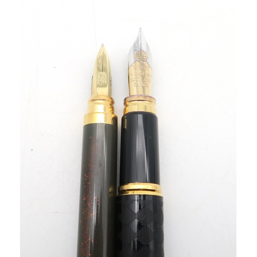 301 - A Waterman fountain pen, with ribbed chequered finish and 18K 