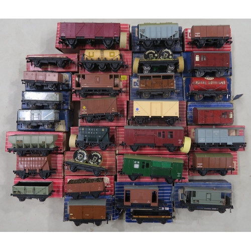 390 - A large quantity of boxed Hornby Dublo railway carriages, with a further assortment of boxed goods w... 