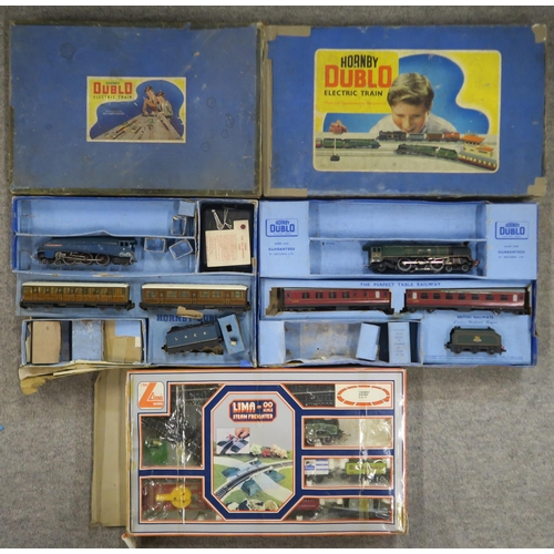 395 - An extensive array of model railway components and accessories, to include a boxed Lima 00-gauge Ste... 