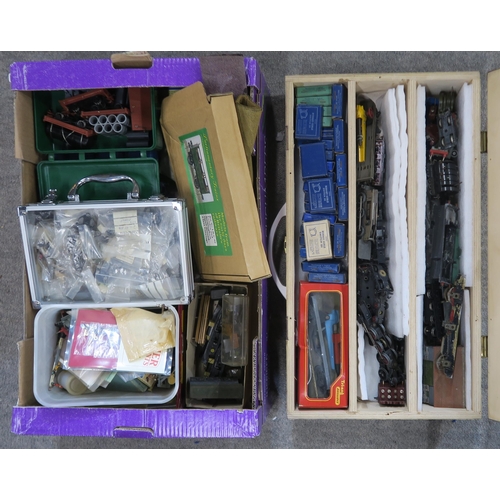 395 - An extensive array of model railway components and accessories, to include a boxed Lima 00-gauge Ste... 