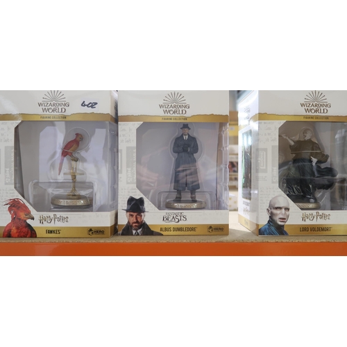 402 - A collection of boxed Harry Potter/Fantastic Beasts Wizarding World figurines, produced by Eaglemoss... 