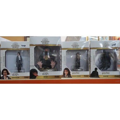 402 - A collection of boxed Harry Potter/Fantastic Beasts Wizarding World figurines, produced by Eaglemoss... 