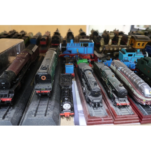 403 - A quantity of boxed Great British Locomotives Collection 00-scale models, with corresponding magazin... 