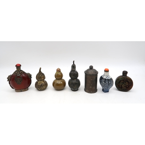 211 - A large quantity of snuff bottles, including glass, porcelain, bone, metal and carved stone, togethe... 