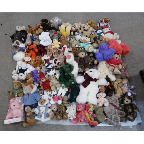 258 - A large quantity of small to medium plush bears including Beanies (7)