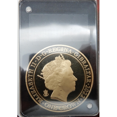 285A - Elizabeth II (1952-2022) Commemorative coins to include a 9 -Carat Gold  Double Crown 2018 from the ... 