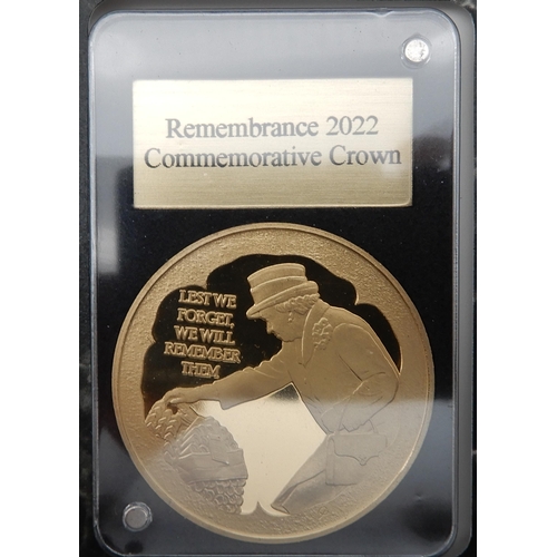 285A - Elizabeth II (1952-2022) Commemorative coins to include a 9 -Carat Gold  Double Crown 2018 from the ... 