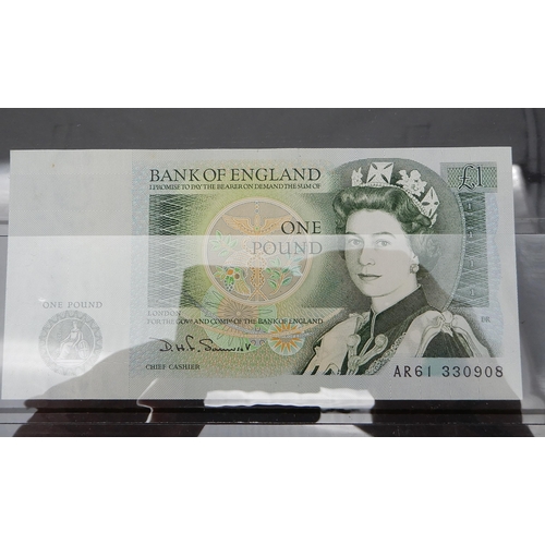 292 - Elizabeth II (1952-2022) Banknotes, £1 The Royal Bank of Scotland 1st October 1997 C/72 292201 throu... 