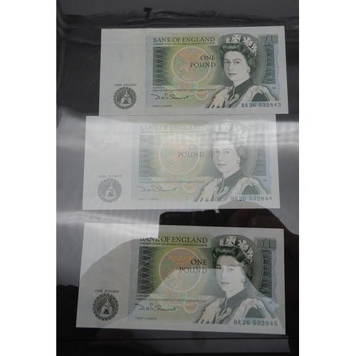 292 - Elizabeth II (1952-2022) Banknotes, £1 The Royal Bank of Scotland 1st October 1997 C/72 292201 throu... 