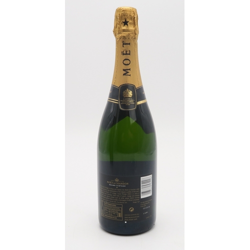 2696B - MOET & CHANDON 2006Grand Vintage Champagne 12.5 % vol 750ml, with presentation box... 