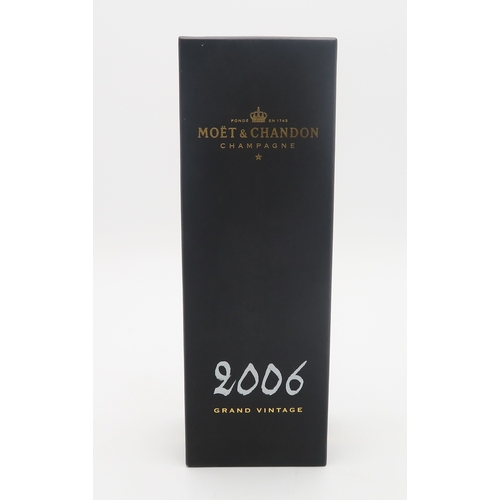 2696B - MOET & CHANDON 2006Grand Vintage Champagne 12.5 % vol 750ml, with presentation box... 