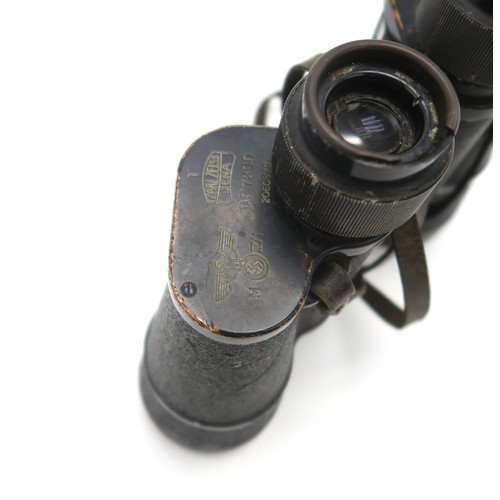 2608A - A PAIR OF WW2 GERMAN THIRD REICH D.F. 7x50 BINOCULARS BY CARL ZEISS, JENAThe left top plate marked w... 