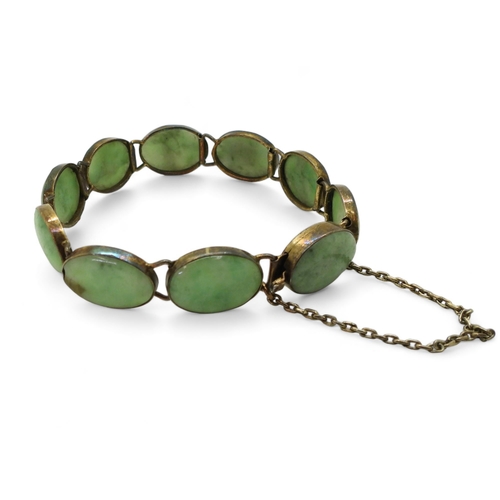 940 - A green hardstone bracelet mounted in white metal