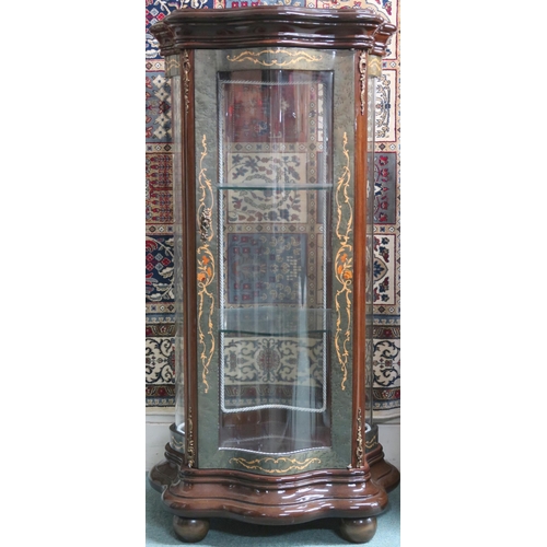 85 - A 20th century continental style freestanding vitrine display cabinet with serpentine front, back an... 