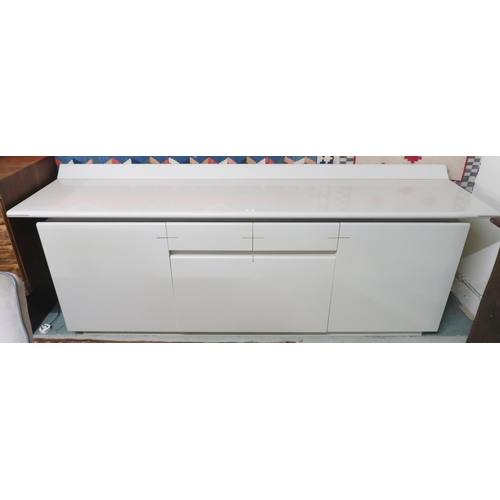 98 - A mid to late 20th century Grey lacquered sideboard with cabinet doors flanking central pair of shor... 