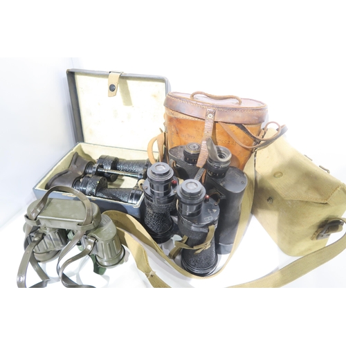 589 - Assorted binoculars, largely military-issue, to include WW2 1943-dated 6x30 binoculars by R.E.L. Can... 