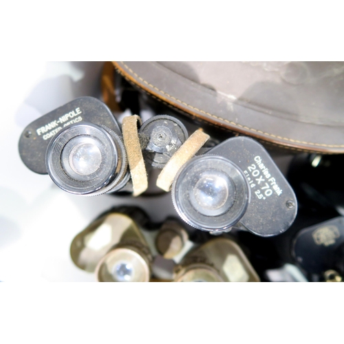 591 - Assorted binoculars, to include a pair of 6x30 Dienstglas binoculars by 