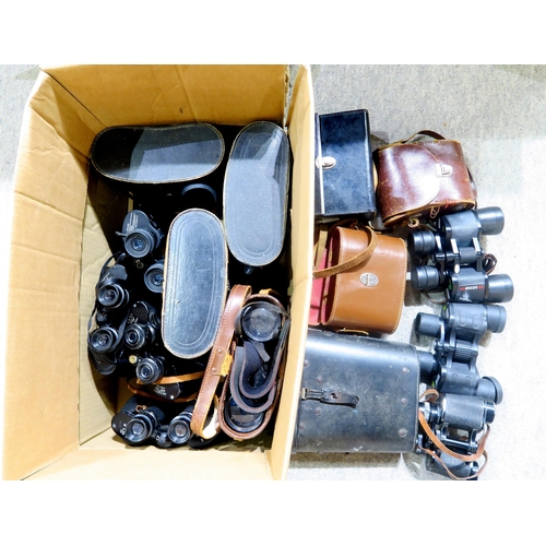 592 - Assorted binoculars and binocular cases, to include a black leather Carl Zeiss case stamped with Ger... 