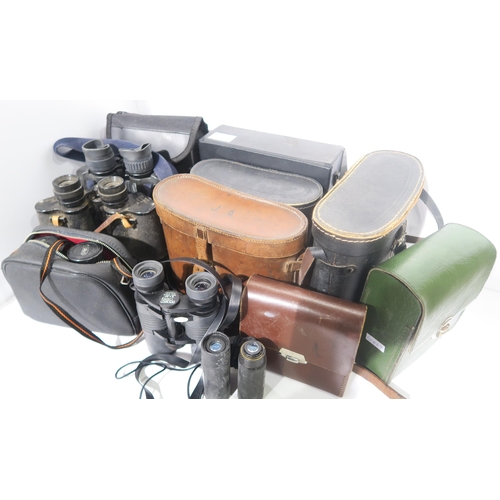 593 - Assorted binoculars, to include 10x50 binoculars by Zeiss, Wetzlar; Hylite 10x40 Field binoculars by... 