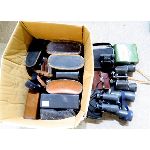 593 - Assorted binoculars, to include 10x50 binoculars by Zeiss, Wetzlar; Hylite 10x40 Field binoculars by... 