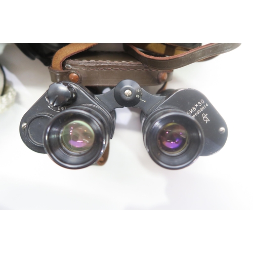 594 - Assorted binoculars, to include a pair of 