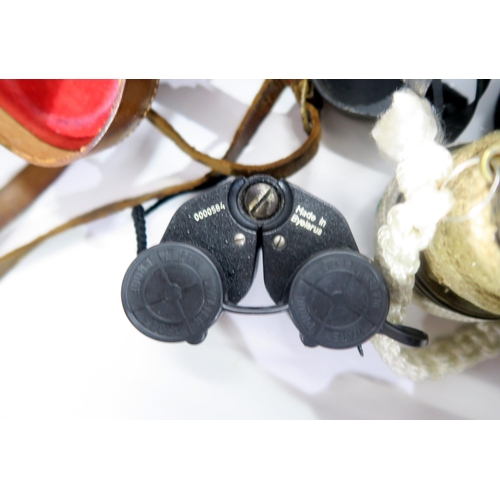 594 - Assorted binoculars, to include a pair of 