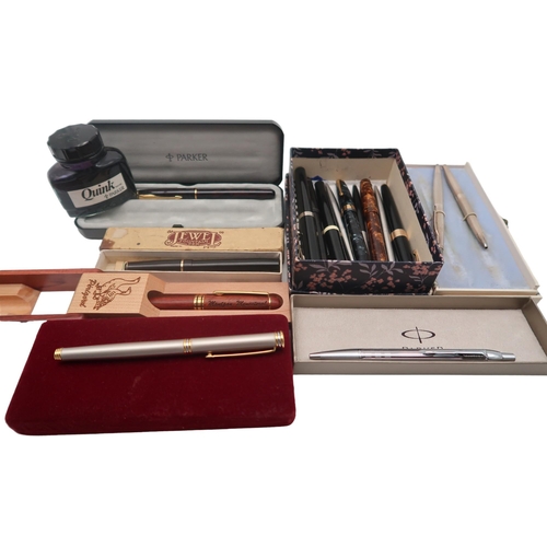 610 - A collection of pens to include a boxed Jewel Pen Company No. 46 example with 14ct nib, a Birmingham... 