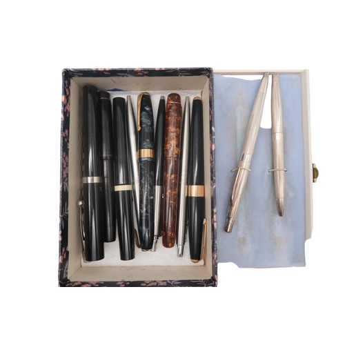 610 - A collection of pens to include a boxed Jewel Pen Company No. 46 example with 14ct nib, a Birmingham... 