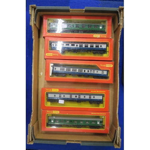 620 - Two boxed Tri-ang Hornby 00-gauge diesel locomotives and seven boxed carriages