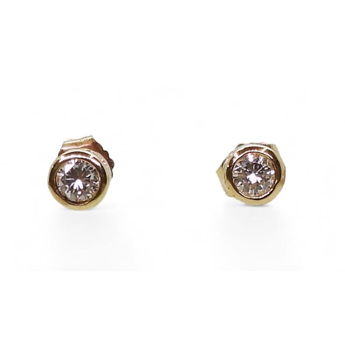 771 - A pair of 14k gold diamond stud earrings of estimated approx 0.30cts combined, weight 1gm