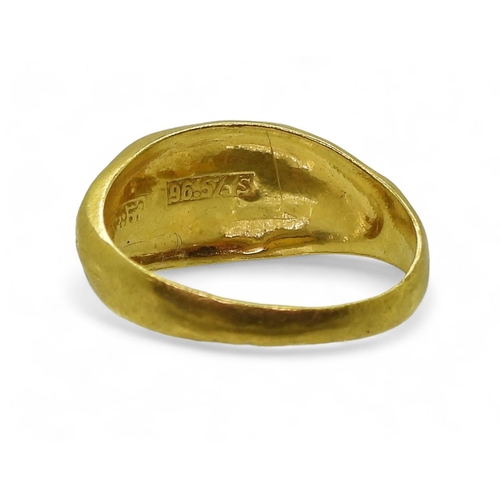 773 - A bright yellow metal dragon ring, stamped with Chinese characters, and 96.5%, size R1/2, weight 3.7... 