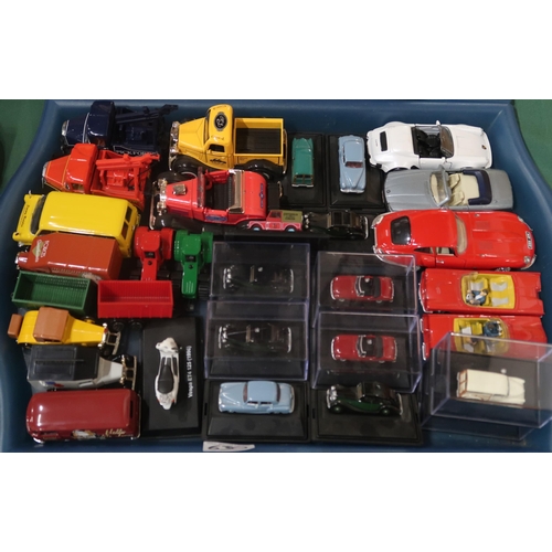 630 - A large and mixed collection of diecast model vehicles, with examples by the Danbury Mint, Vanguards... 