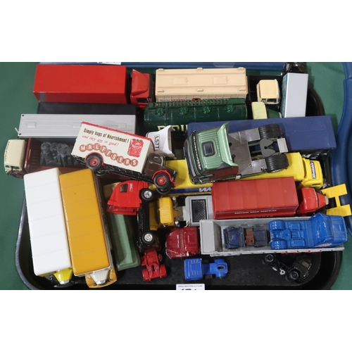 631 - A large quantity of diecast model vehicles, of mixed scale, to include the Danbury and Franklin Mint... 