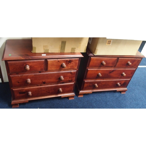 102 - A pair of contemporary two over two chests of drawers on stepped feet, 70cm high x 81cm wide x 44cm ... 