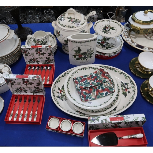 288 - Portmeirion Holly and the Ivy tablewares including oval platter, soup tureen and stand, cake stand, ... 