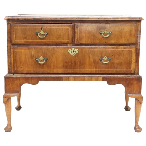 2015 - A GEORGIAN WALNUT VENEERED CHEST OF DRAWERS with rectangular cross banded veneer top over two short ... 