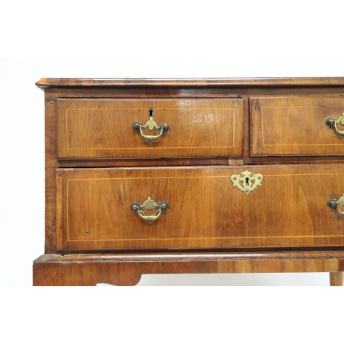 2015 - A GEORGIAN WALNUT VENEERED CHEST OF DRAWERS with rectangular cross banded veneer top over two short ... 