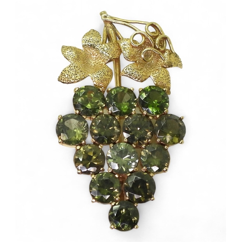 825 - A 14k gold bunch of grapes pendant brooch, set with green gemstones, weight 6.5gms