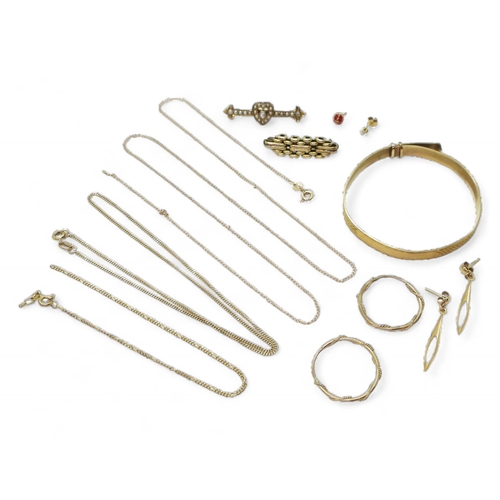 720 - A collection of 9ct gold and yellow metal to include a 9ct bangle, bright yellow metal brooch set wi... 