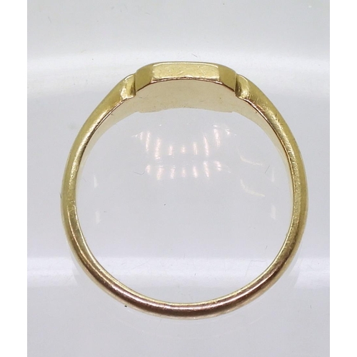 740 - An 18ct gold signet ring, size M1/2, weight 4.6gms