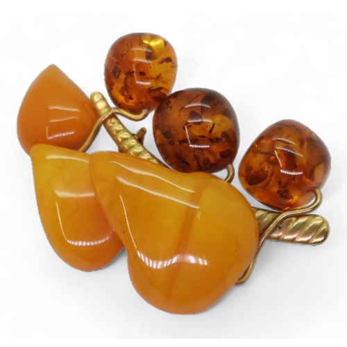 759 - A yellow metal brooch stamped with continental marks, and set with amber weight 11gms