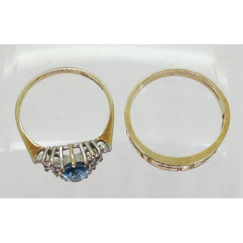 774 - A 9ct gold London blue topaz and cz cluster ring, size N, together with a 9ct Greek key pattern ring... 