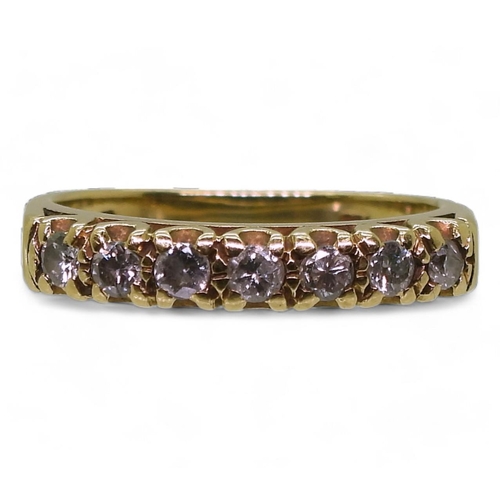 781 - an 18ct gold half eternity ring, set with estimated approx 0.30cts of brilliant cut diamonds, finger... 