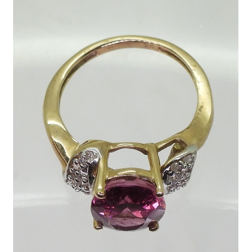 796 - A 9ct gold garnet and diamond ring, size K, weight 2.9gms