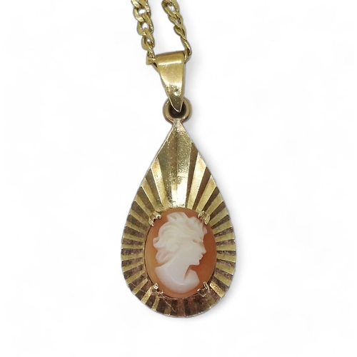 833 - A 9ct gold cameo pendant and 47cm curb chain, weight 3.7gms